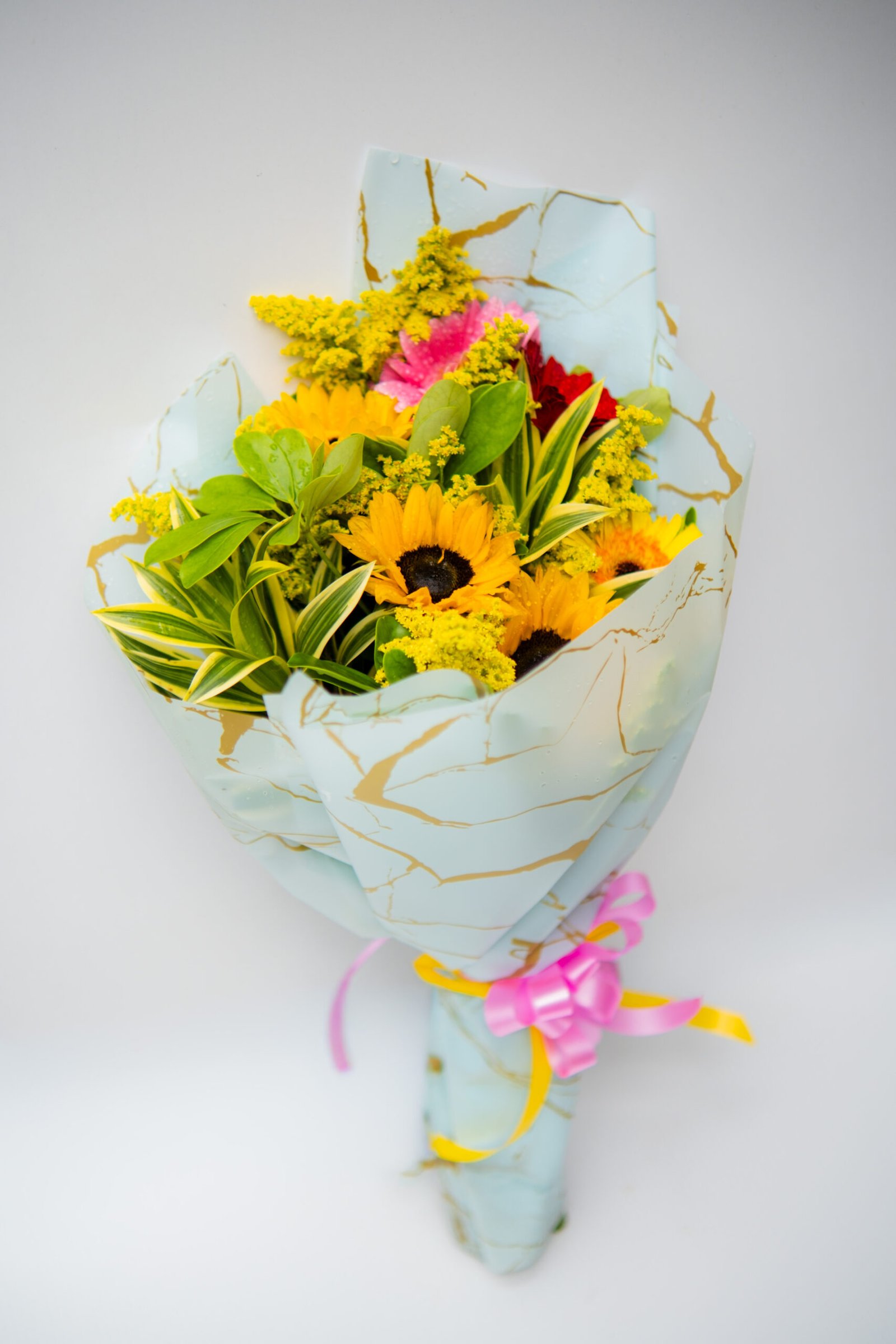 Ramo decorado con 3 gerberas y 3 girasoles - Imagen 3