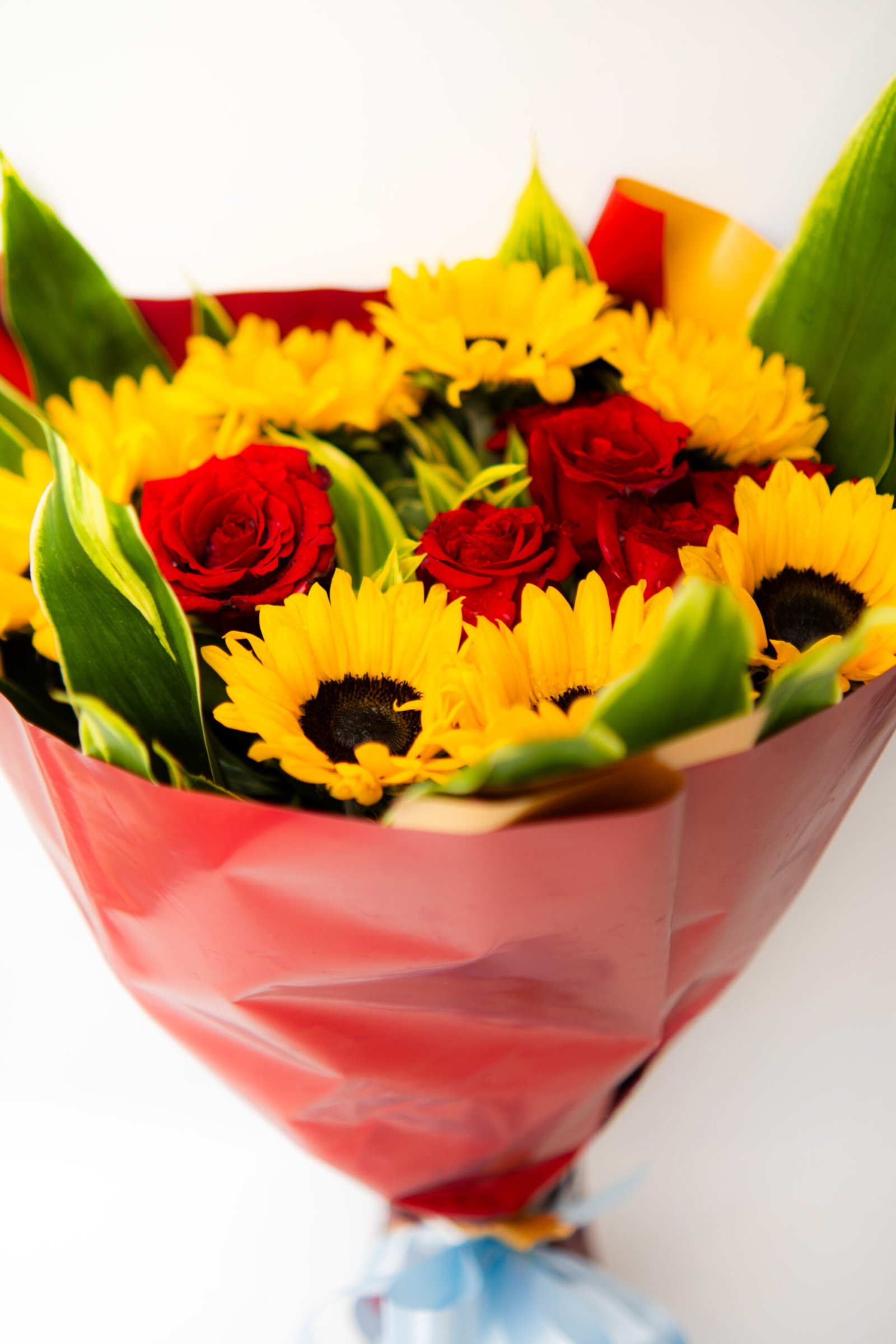 Ramo Con 8 Girasoles y 8 Rosas Decoradas - Imagen 2